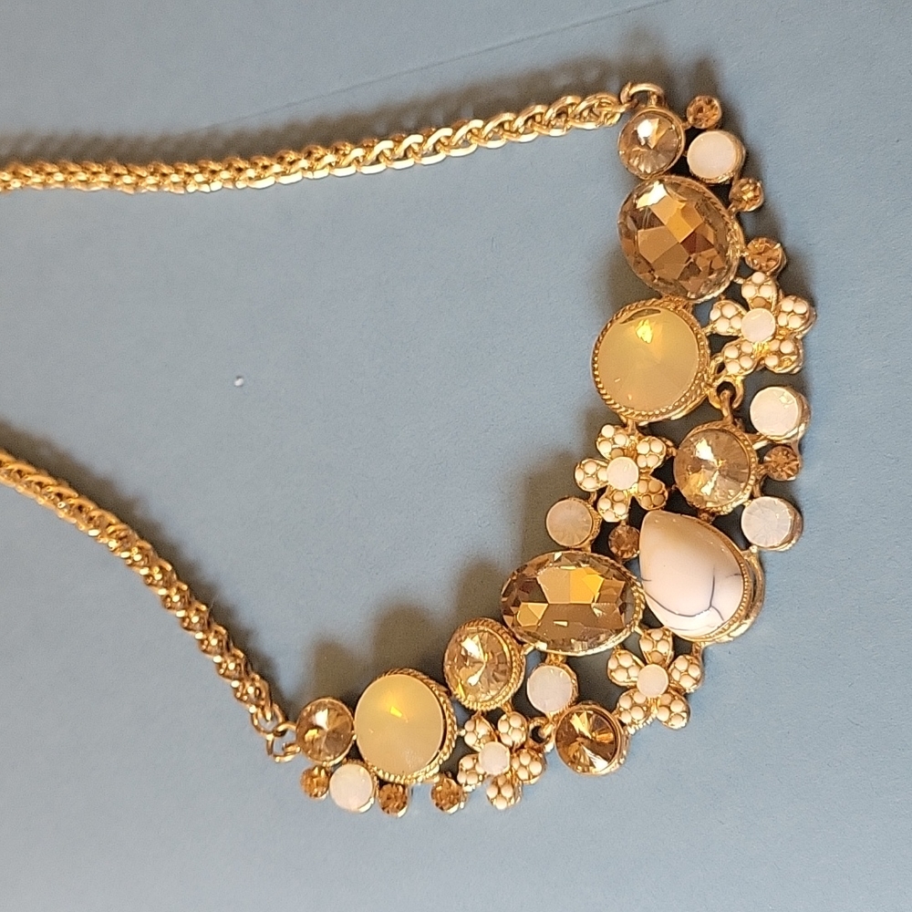 Gorgeous Neutral Toned Necklace
